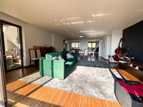 Apartamento T3 de Luxo no 6.º Andar | Terraços Exclusivos | Estacionamento e Arrumos