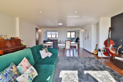 Apartamento T3 de Luxo no 6.º Andar | Terraços Exclusivos | Estacionamento e Arrumos