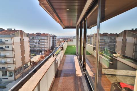 Apartamento T3 de Luxo no 6.º Andar | Terraços Exclusivos | Estacionamento e Arrumos