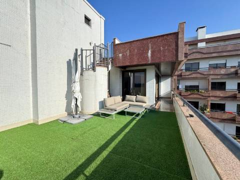 Apartamento T3 de Luxo no 6.º Andar | Terraços Exclusivos | Estacionamento e Arrumos