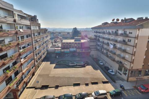 Apartamento T3 de Luxo no 6.º Andar | Terraços Exclusivos | Estacionamento e Arrumos