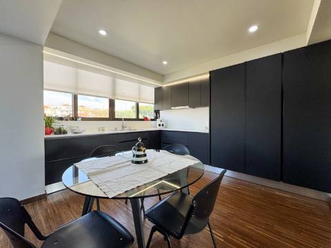 Apartamento T3 de Luxo no 6.º Andar | Terraços Exclusivos | Estacionamento e Arrumos