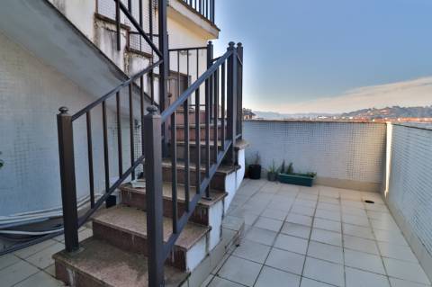 Apartamento T3 de Luxo no 6.º Andar | Terraços Exclusivos | Estacionamento e Arrumos