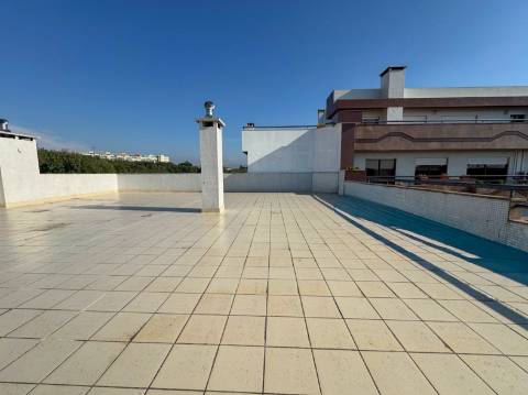 Apartamento T3 de Luxo no 6.º Andar | Terraços Exclusivos | Estacionamento e Arrumos