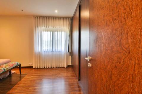 Apartamento T3 de Luxo no 6.º Andar | Terraços Exclusivos | Estacionamento e Arrumos