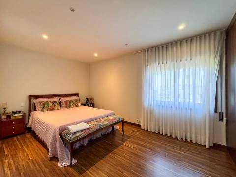 Apartamento T3 de Luxo no 6.º Andar | Terraços Exclusivos | Estacionamento e Arrumos