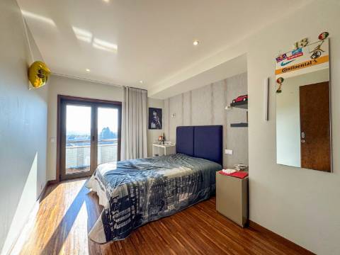 Apartamento T3 de Luxo no 6.º Andar | Terraços Exclusivos | Estacionamento e Arrumos