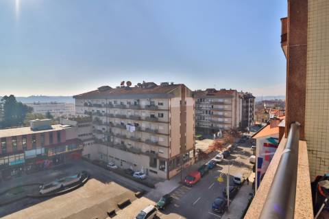 Apartamento T3 de Luxo no 6.º Andar | Terraços Exclusivos | Estacionamento e Arrumos