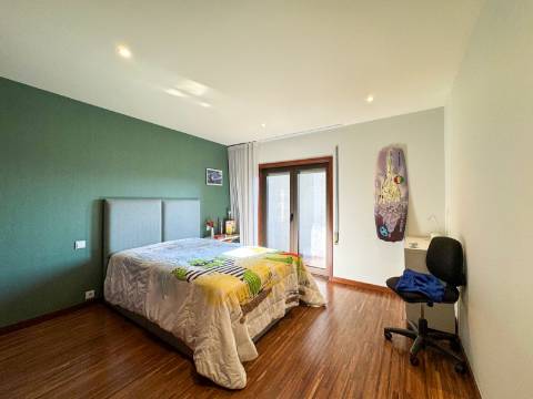 Apartamento T3 de Luxo no 6.º Andar | Terraços Exclusivos | Estacionamento e Arrumos