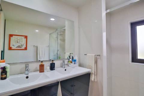 Apartamento T3 de Luxo no 6.º Andar | Terraços Exclusivos | Estacionamento e Arrumos