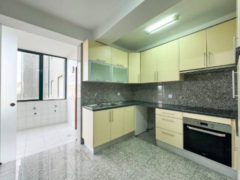 Apartamento T3 disponível para arrendamento no Centro de Águeda