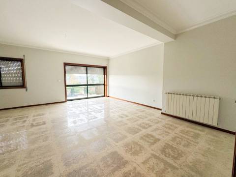 Apartamento T3 disponível para arrendamento no Centro de Águeda