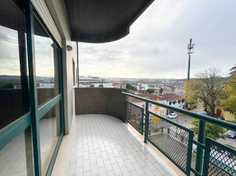 Apartamento T3 disponível para arrendamento no Centro de Águeda