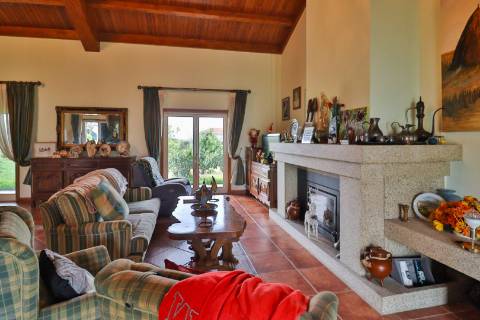 Quinta com 11.439 m², piscina coberta e 4 suítes - tranquilidade perto da cidade