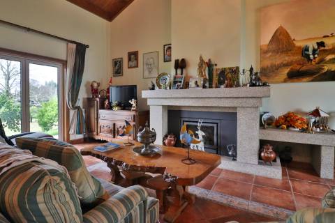 Quinta com 11.439 m², piscina coberta e 4 suítes - tranquilidade perto da cidade