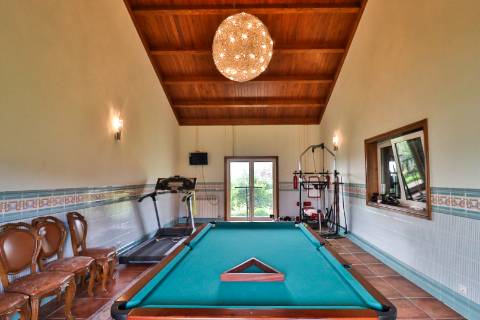 Quinta com 11.439 m², piscina coberta e 4 suítes - tranquilidade perto da cidade