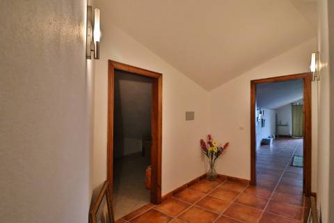 Quinta com 11.439 m², piscina coberta e 4 suítes - tranquilidade perto da cidade