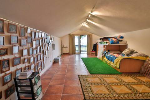 Quinta com 11.439 m², piscina coberta e 4 suítes - tranquilidade perto da cidade