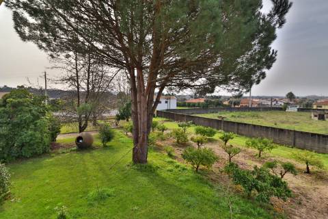 Quinta com 11.439 m², piscina coberta e 4 suítes - tranquilidade perto da cidade