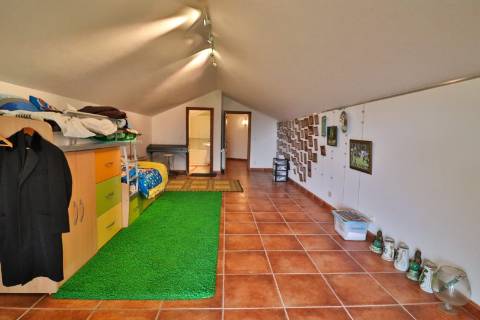 Quinta com 11.439 m², piscina coberta e 4 suítes - tranquilidade perto da cidade