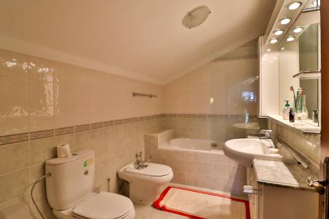 Quinta com 11.439 m², piscina coberta e 4 suítes - tranquilidade perto da cidade