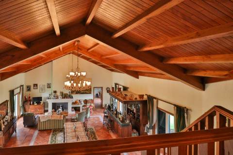 Quinta com 11.439 m², piscina coberta e 4 suítes - tranquilidade perto da cidade