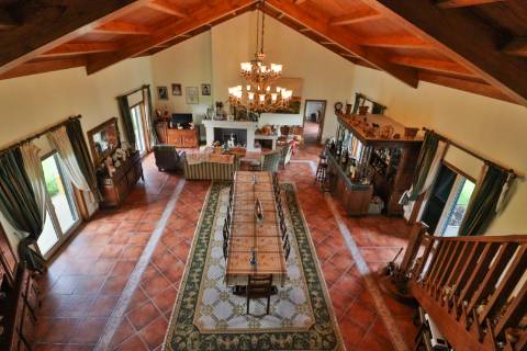 Quinta com 11.439 m², piscina coberta e 4 suítes - tranquilidade perto da cidade