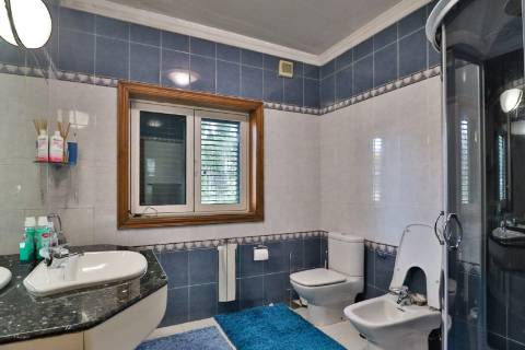 Quinta com 11.439 m², piscina coberta e 4 suítes - tranquilidade perto da cidade