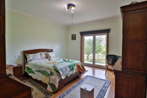 Quinta com 11.439 m², piscina coberta e 4 suítes - tranquilidade perto da cidade