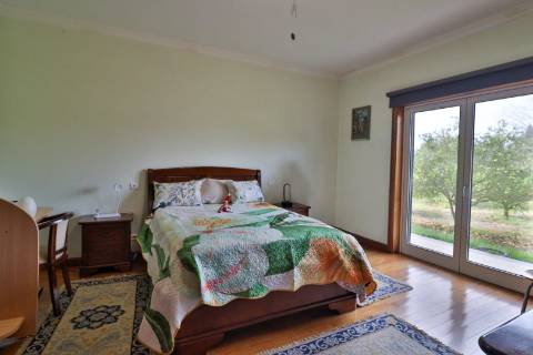 Quinta com 11.439 m², piscina coberta e 4 suítes - tranquilidade perto da cidade