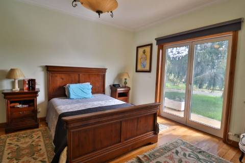 Quinta com 11.439 m², piscina coberta e 4 suítes - tranquilidade perto da cidade