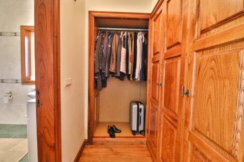 Quinta com 11.439 m², piscina coberta e 4 suítes - tranquilidade perto da cidade