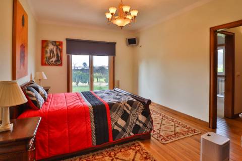 Quinta com 11.439 m², piscina coberta e 4 suítes - tranquilidade perto da cidade