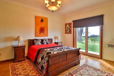 Quinta com 11.439 m², piscina coberta e 4 suítes - tranquilidade perto da cidade