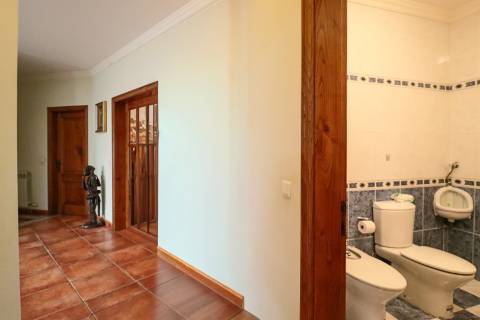 Quinta com 11.439 m², piscina coberta e 4 suítes - tranquilidade perto da cidade