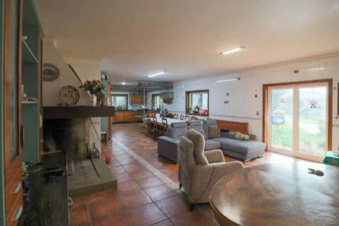 Quinta com 11.439 m², piscina coberta e 4 suítes - tranquilidade perto da cidade