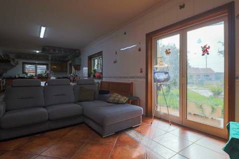 Quinta com 11.439 m², piscina coberta e 4 suítes - tranquilidade perto da cidade