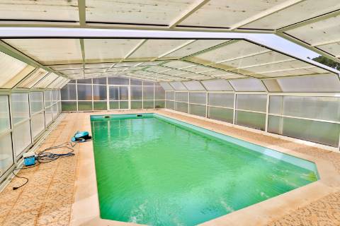 Quinta com 11.439 m², piscina coberta e 4 suítes - tranquilidade perto da cidade