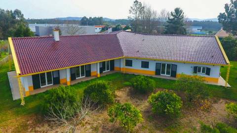 Quinta com 11.439 m², piscina coberta e 4 suítes - tranquilidade perto da cidade