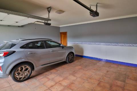 Quinta com 11.439 m², piscina coberta e 4 suítes - tranquilidade perto da cidade