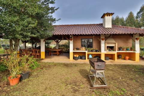 Quinta com 11.439 m², piscina coberta e 4 suítes - tranquilidade perto da cidade