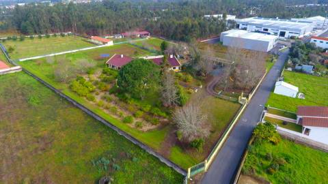 Quinta com 11.439 m², piscina coberta e 4 suítes - tranquilidade perto da cidade