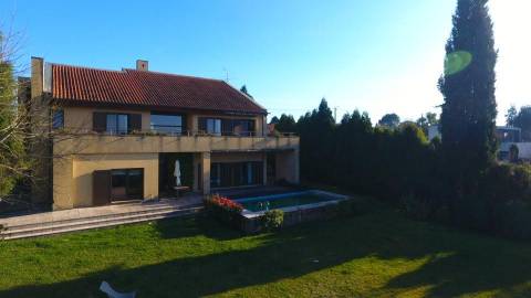 Moradia T4 com 4.200 m² de terreno, piscina e total privacidade em Águeda