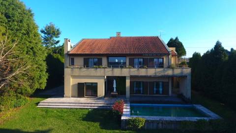 Moradia T4 com 4.200 m² de terreno, piscina e total privacidade em Águeda