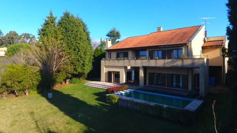 Moradia T4 com 4.200 m² de terreno, piscina e total privacidade em Águeda