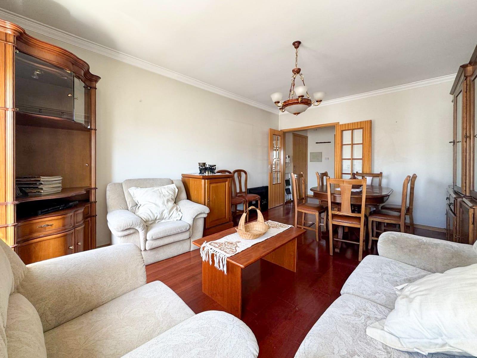 Apartamento T2 disponível para arrendamento em Recardães