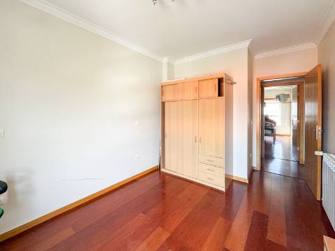 Apartamento T2 disponível para arrendamento em Recardães