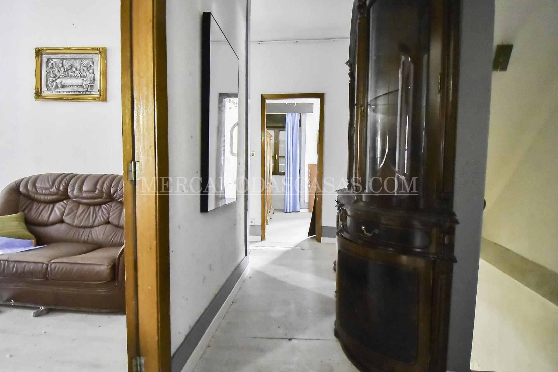 Moradia  V2 com Comercio em Vila Nova De Gaia