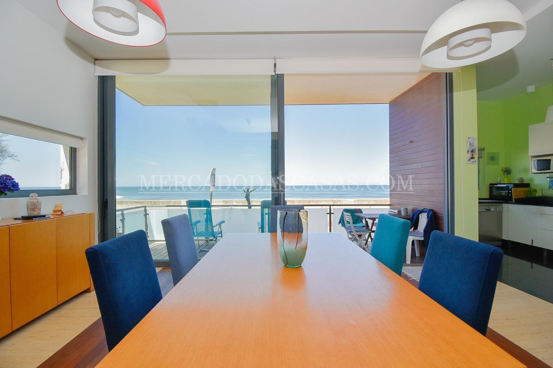 Moradia T3 Térrea com Vista Mar Incrível – Frente Mar