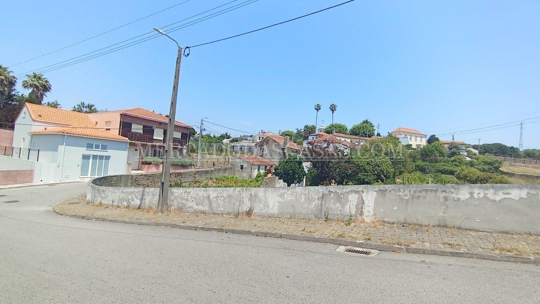 Predio em Propriedade total em Esmoriz